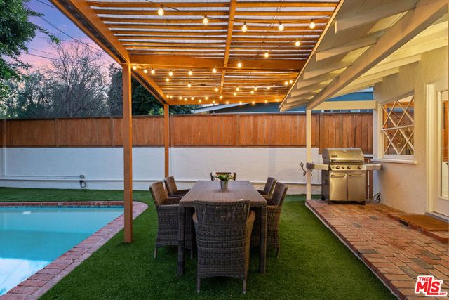 22140 Ybarra Road, Woodland Hills, CA 91364