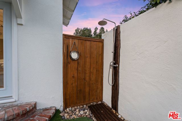 22140 Ybarra Road, Woodland Hills, CA 91364