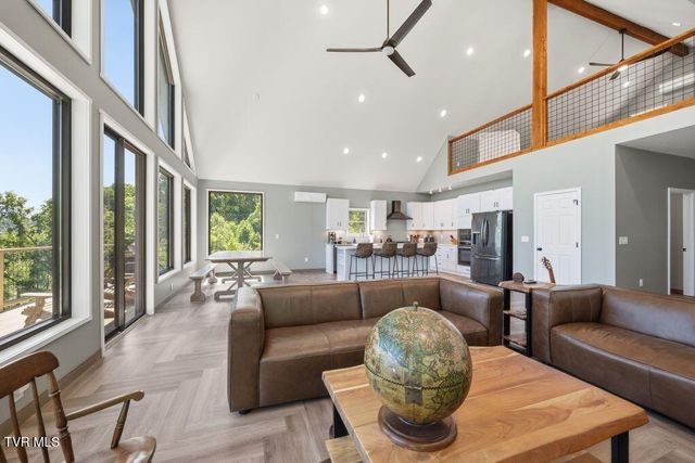 683 Lakeridge Drive, Butler, TN 37640