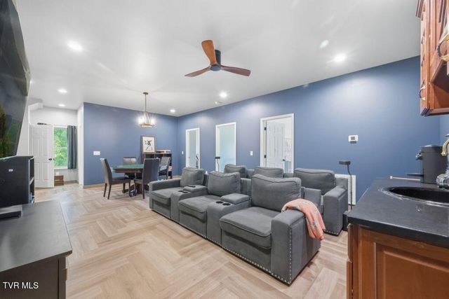 683 Lakeridge Drive, Butler, TN 37640