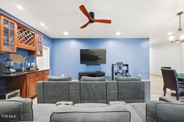 683 Lakeridge Drive, Butler, TN 37640