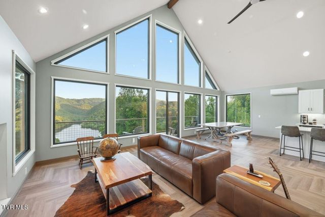 683 Lakeridge Drive, Butler, TN 37640