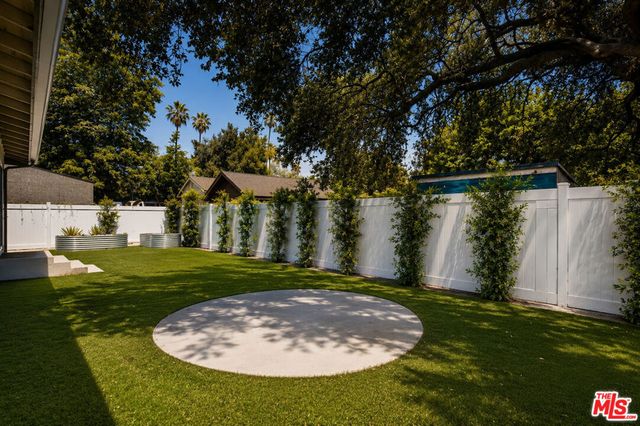 1832 N Summit Avenue, Pasadena, CA 91103