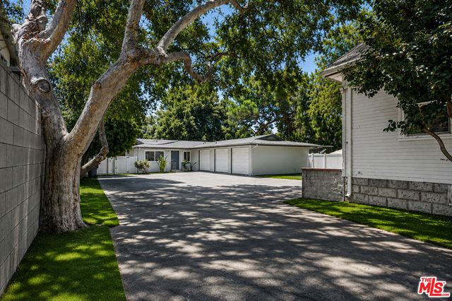 1832 N Summit Avenue, Pasadena, CA 91103