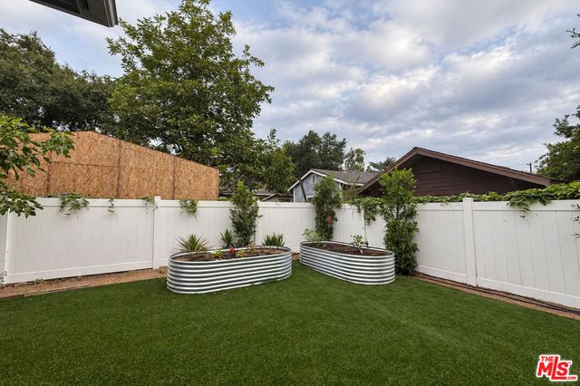 1832 N Summit Avenue, Pasadena, CA 91103