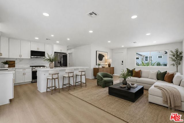 1832 N Summit Avenue, Pasadena, CA 91103