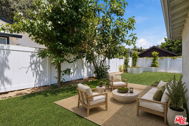 1832 N Summit Avenue, Pasadena, CA 91103