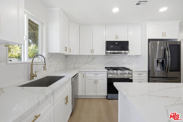 1832 N Summit Avenue, Pasadena, CA 91103