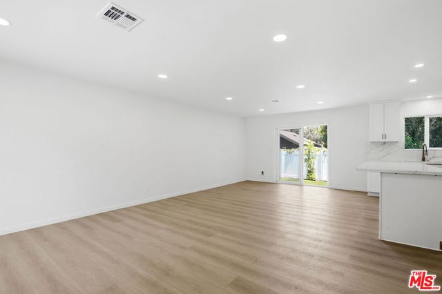 1832 N Summit Avenue, Pasadena, CA 91103