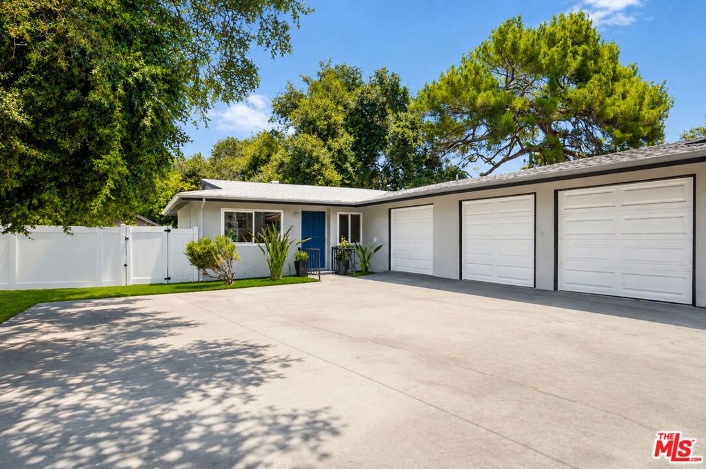 1832 N Summit Avenue, Pasadena, CA 91103