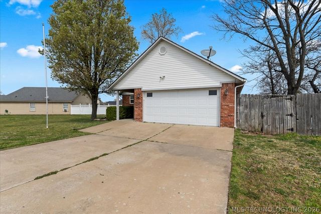 21411 E 36th Street S, Broken Arrow, OK 74014
