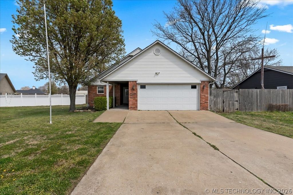 21411 E 36th Street S, Broken Arrow, OK 74014