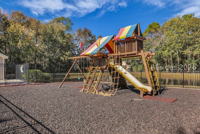 8 Winterberry Ln, Bluffton, SC 29910