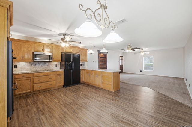 7970 KNOWLTON RD, San Antonio, TX 78263