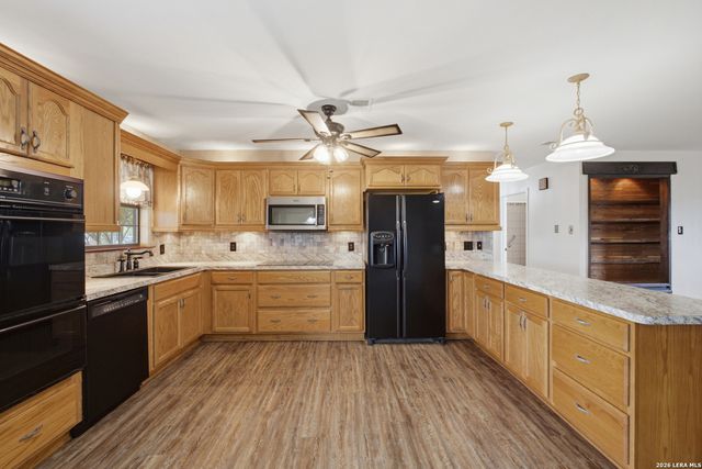 7970 KNOWLTON RD, San Antonio, TX 78263