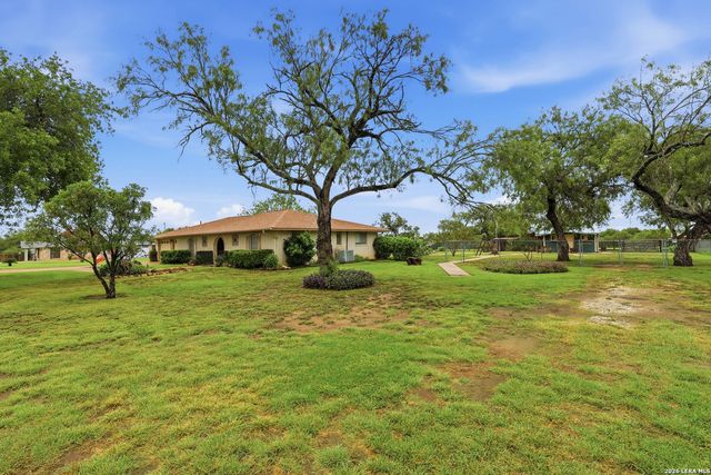 7970 KNOWLTON RD, San Antonio, TX 78263