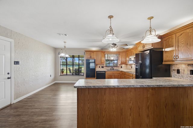 7970 KNOWLTON RD, San Antonio, TX 78263
