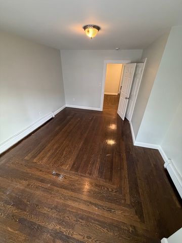 83 Chelsea 1, Boston, MA 02128