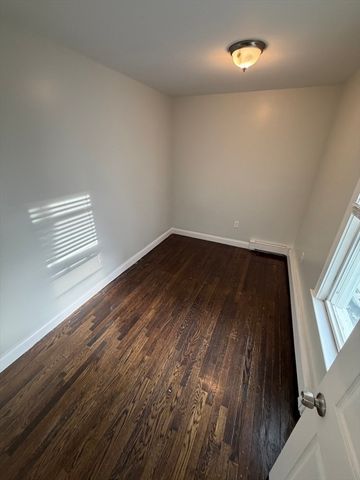 83 Chelsea 1, Boston, MA 02128