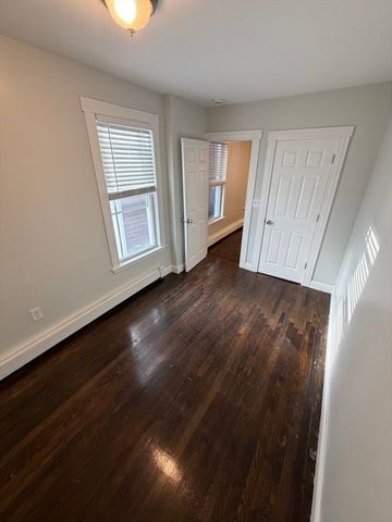 83 Chelsea 1, Boston, MA 02128