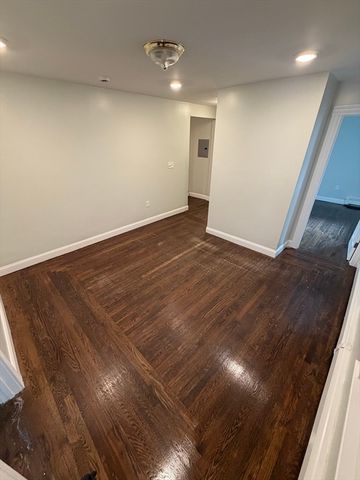 83 Chelsea 1, Boston, MA 02128