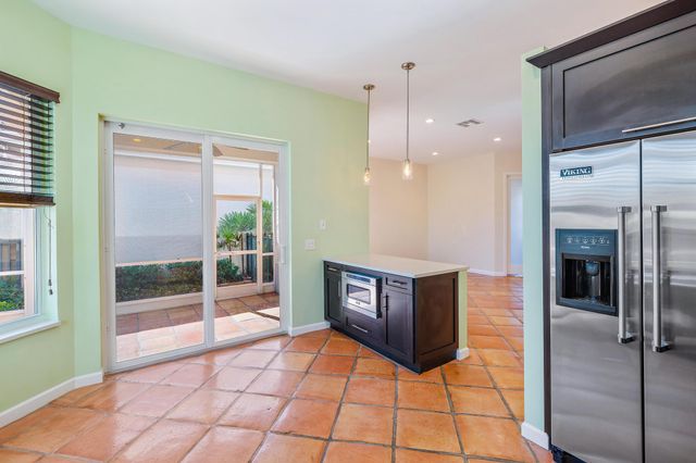 8384 Heritage Club Drive, West Palm Beach, FL 33412