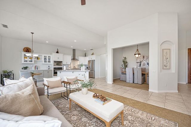 4367 Newland Heights Dr, Rocklin, CA 95765
