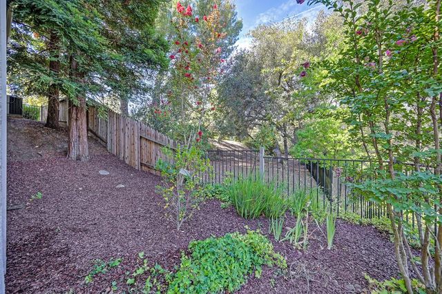 4367 Newland Heights Dr, Rocklin, CA 95765