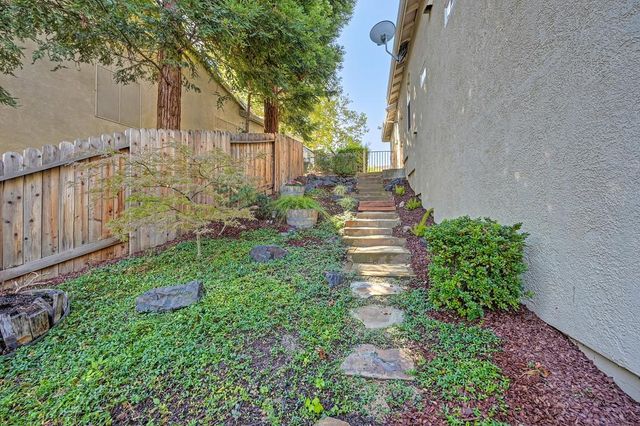 4367 Newland Heights Dr, Rocklin, CA 95765
