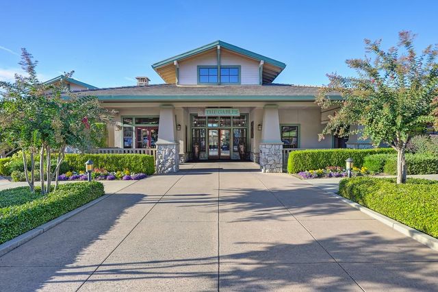 4367 Newland Heights Dr, Rocklin, CA 95765