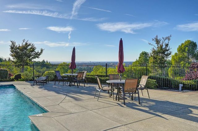 4367 Newland Heights Dr, Rocklin, CA 95765