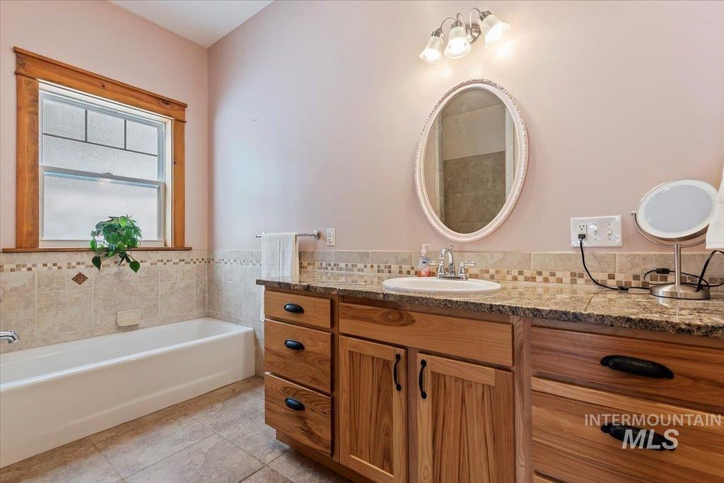 675 W Russell Dr, Prairie, ID 83647 photo 16