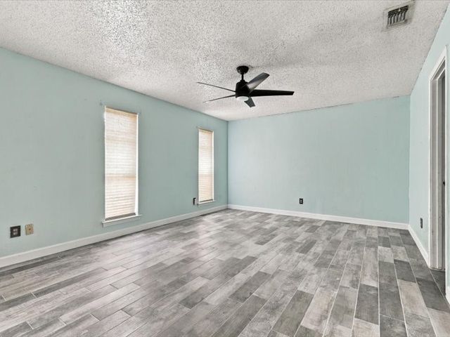 725 Southridge Court, Grand Prairie, TX 75052