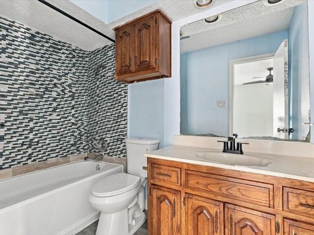 725 Southridge Court, Grand Prairie, TX 75052