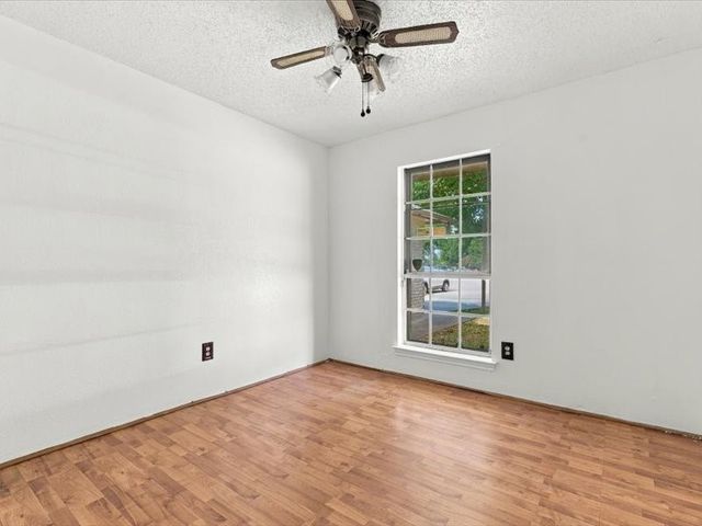 725 Southridge Court, Grand Prairie, TX 75052