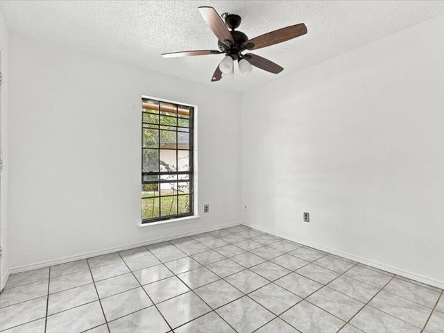725 Southridge Court, Grand Prairie, TX 75052