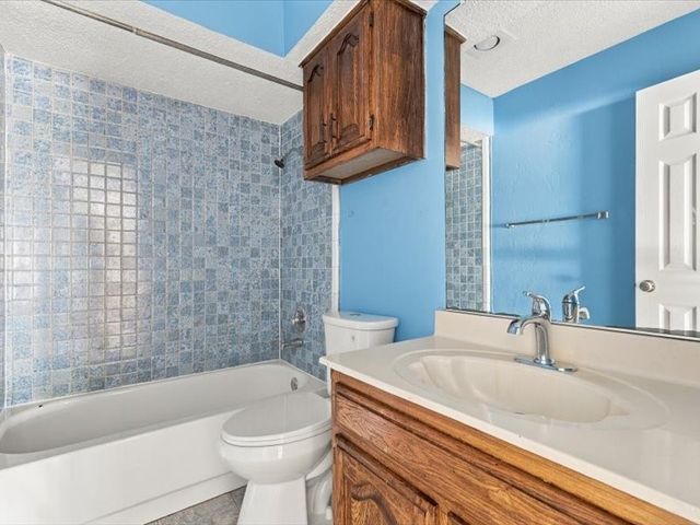 725 Southridge Court, Grand Prairie, TX 75052