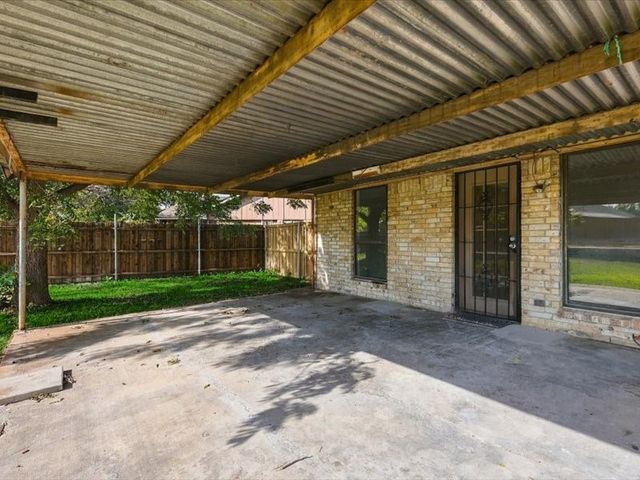 725 Southridge Court, Grand Prairie, TX 75052