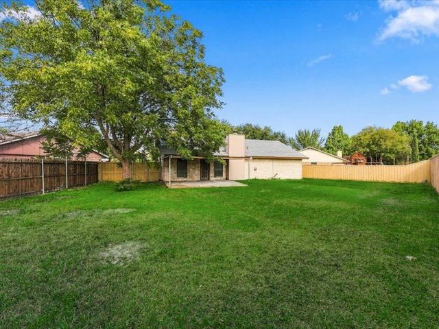 725 Southridge Court, Grand Prairie, TX 75052