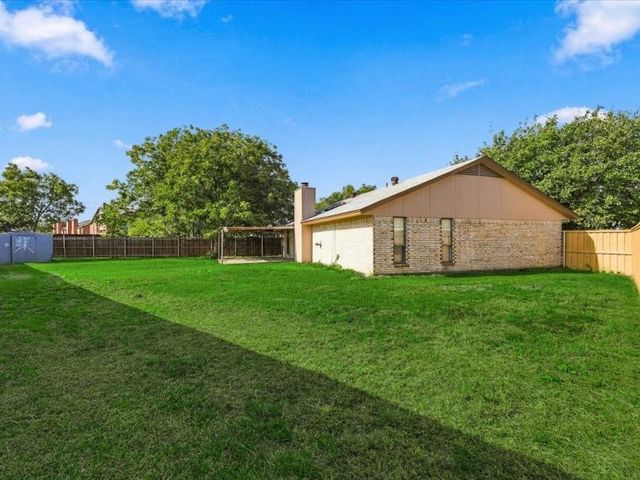 725 Southridge Court, Grand Prairie, TX 75052