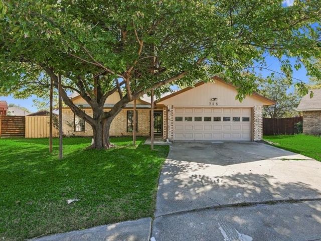 725 Southridge Court, Grand Prairie, TX 75052