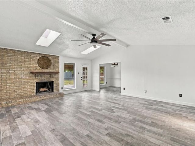 725 Southridge Court, Grand Prairie, TX 75052