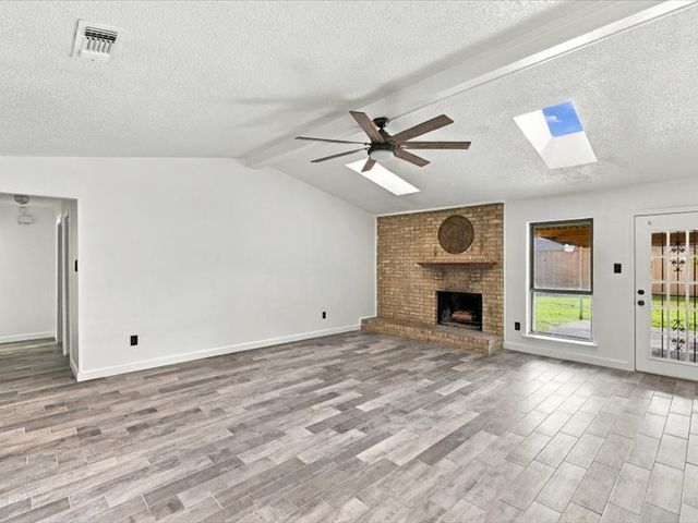725 Southridge Court, Grand Prairie, TX 75052