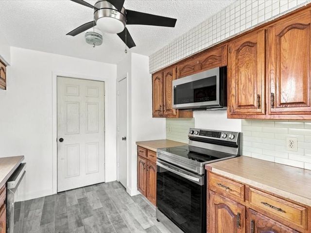 725 Southridge Court, Grand Prairie, TX 75052