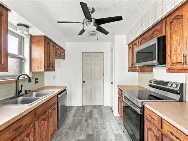 725 Southridge Court, Grand Prairie, TX 75052