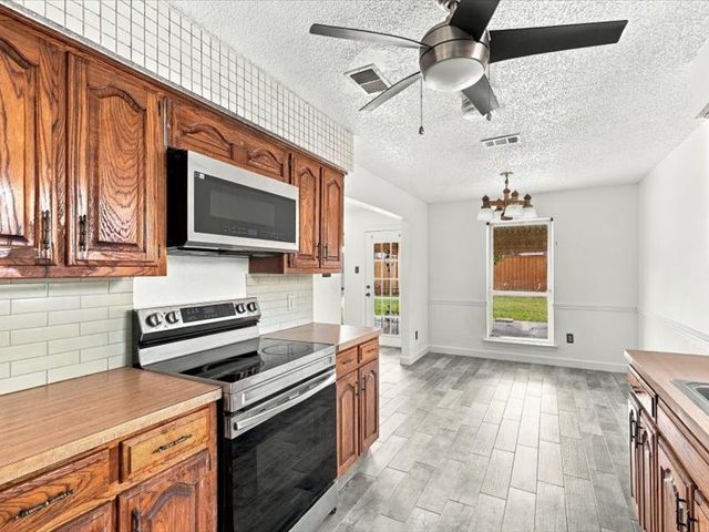 725 Southridge Court, Grand Prairie, TX 75052