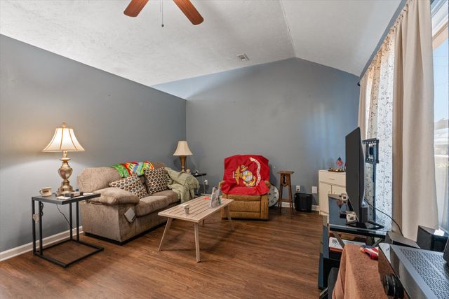 585 Cedar Bend Ln, La Vergne, TN 37086