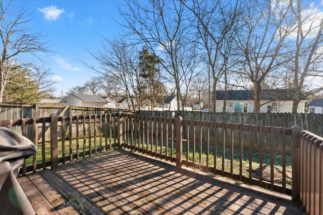 585 Cedar Bend Ln, La Vergne, TN 37086