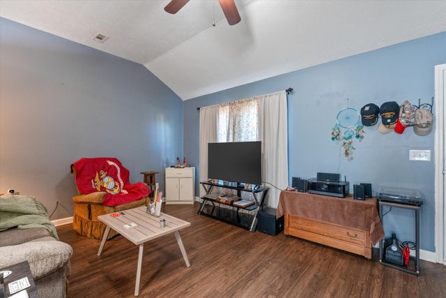 585 Cedar Bend Ln, La Vergne, TN 37086