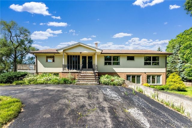 2382 West Oakfield Road, Grand Island, NY 14072